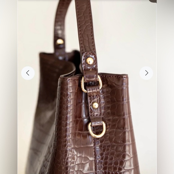 Chic Black Crocodile-Embossed Shoulder Bag - Picture 4 of 5